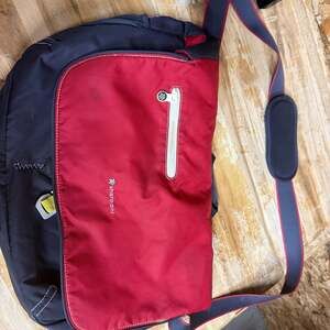 Sherpani Verve Messenger Bag Crossbody Strap red